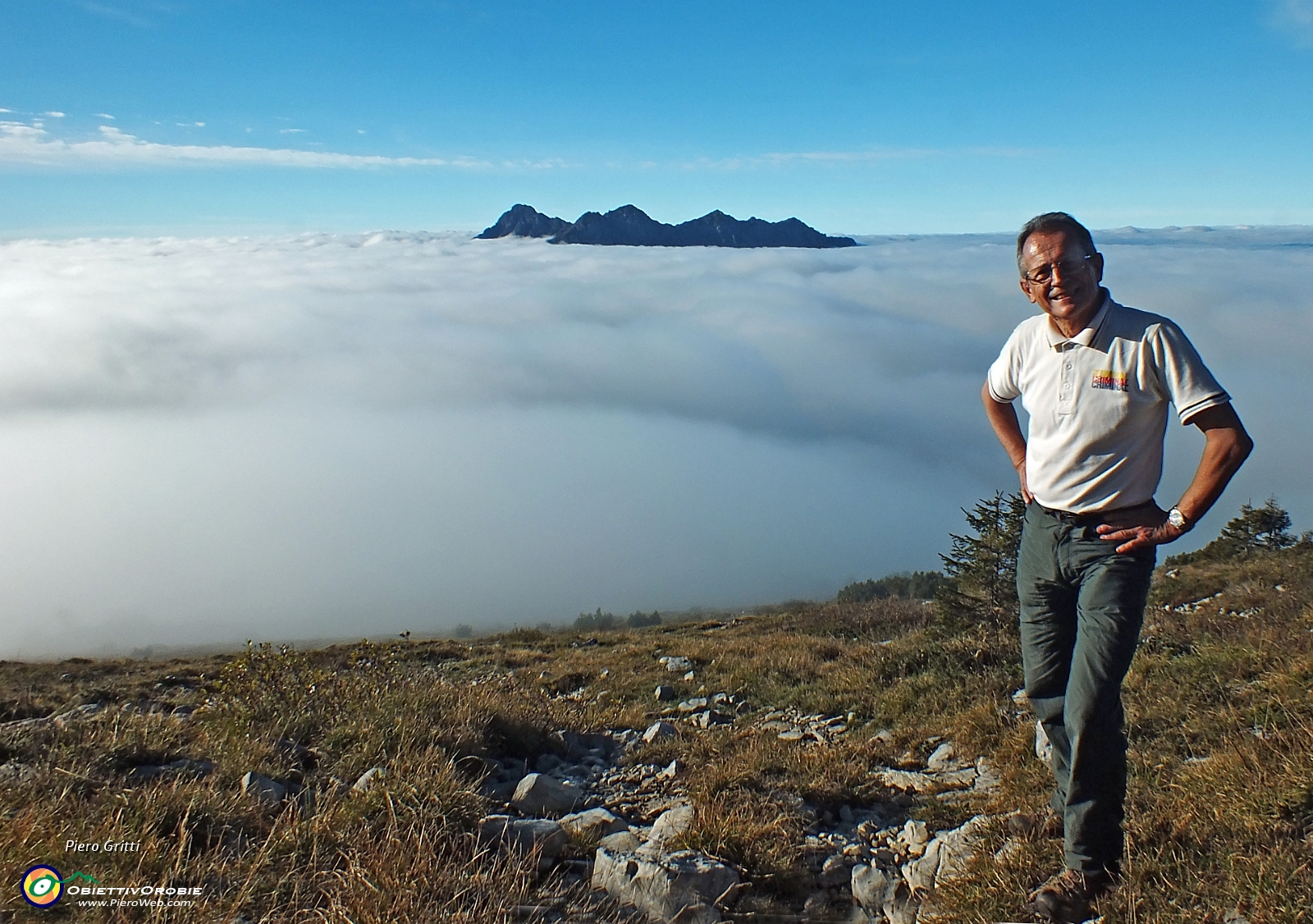 04 Dall'Alpe Arera sono sopra le nuvole....JPG